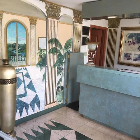 גאלווי Deluxe Inn מראה חיצוני תמונה